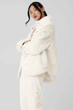 Sherpa Edge Shacket - Ivory -Alo Fashion Store U4029R 03299 b1 s1 a2 1 m54