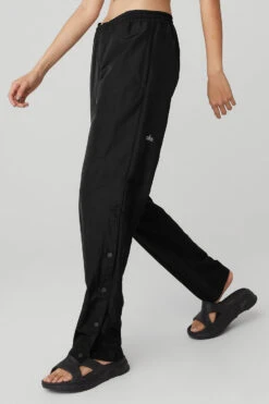 Legend Snap Pant - Black 9 Legend Snap Pant - Black -Alo Fashion Store U5009R 01 b1 s1 a2 1 m54