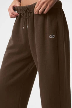 Accolade Straight Leg Sweatpant - Espresso -Alo Fashion Store U5012RG 04064 b1 s1 a3 1 m205