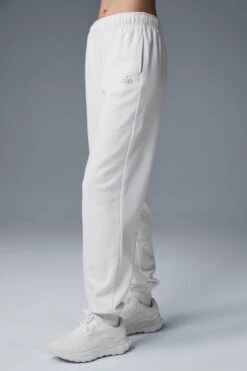 Accolade Sweatpant - White 8 Accolade Sweatpant - White -Alo Fashion Store U5013RG 01300 b1 s1 a3 1 m54