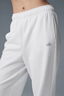 Accolade Sweatpant - White 9 Accolade Sweatpant - White -Alo Fashion Store U5013RG 01300 b1 s1 a4 1 m54