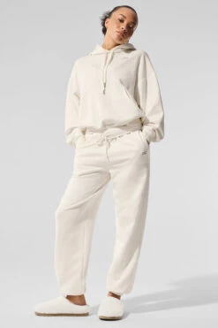 Accolade Sweatpant - Ivory 11 Accolade Sweatpant - Ivory -Alo Fashion Store U5013RG 03299 b1 s1 a5 1 m206