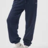 Accolade Sweatpant - Navy 2 Accolade Sweatpant - Navy -Alo Fashion Store U5013RG 03842 b1 s1 a1 1 m54 22d32bf6 3cec 49d2 ba95 d5ff1d354058