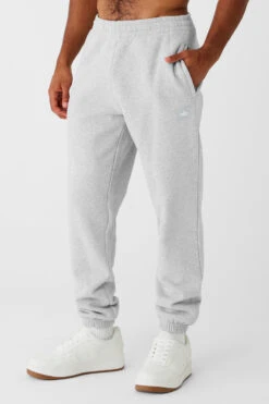 Cuffed Renown Heavy Weight Sweatpant - Athletic Heather Grey 8 Cuffed Renown Heavy Weight Sweatpant - Athletic Heather Grey -Alo Fashion Store U5014R 02910 b1 s3 a2 1 m93