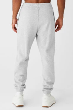 Cuffed Renown Heavy Weight Sweatpant - Athletic Heather Grey 7 Cuffed Renown Heavy Weight Sweatpant - Athletic Heather Grey -Alo Fashion Store U5014R 02910 b1 s3 a3 1 m93