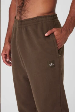 Cuffed Renown Heavy Weight Sweatpant - Espresso 9 Cuffed Renown Heavy Weight Sweatpant - Espresso -Alo Fashion Store U5014R 04064 b1 s3 a4 1 m93