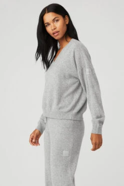 Cashmere Jet Set V-Neck Pullover - Dove Grey Heather 9 Cashmere Jet Set V-Neck Pullover - Dove Grey Heather -Alo Fashion Store W3628R 02288 b1 s1 a2 1 m18