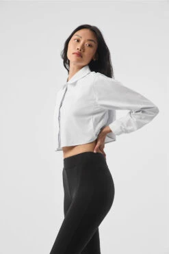 Cropped Take Me Out Button Up - White 9 Cropped Take Me Out Button Up - White -Alo Fashion Store W3747R 00 b1 s1 a4 1 m54