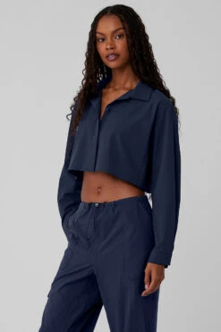 Cropped Take Me Out Button Up - Navy 8 Cropped Take Me Out Button Up - Navy -Alo Fashion Store W3747R 03842 b1 s1 a2 1 m76