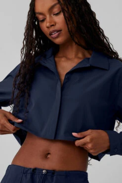 Cropped Take Me Out Button Up - Navy 9 Cropped Take Me Out Button Up - Navy -Alo Fashion Store W3747R 03842 b1 s1 a4 1 m76