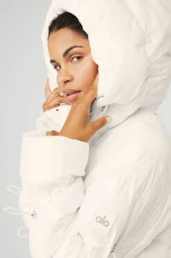 Stunner Puffer Jacket - Ivory 9 Stunner Puffer Jacket - Ivory -Alo Fashion Store W4430R 03299 b1 s1 a4 1 m18