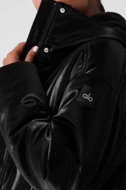 Orion Cropped Puffer - Black 10 Orion Cropped Puffer - Black -Alo Fashion Store W4464R 01 b1 s1 a4 1 m18