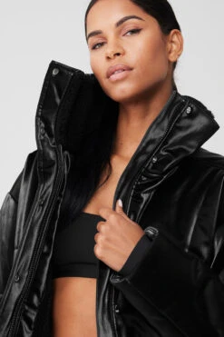 Orion Cropped Puffer - Black 11 Orion Cropped Puffer - Black -Alo Fashion Store W4464R 01 b1 s1 a4 2 m18