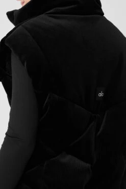 Ribbed Velour Mountain Side Puffer Vest - Black -Alo Fashion Store W4467R 01 b1 s1 a4 1 m89