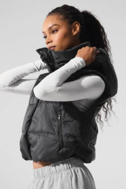 Gold Rush Puffer Vest - Black 11 Gold Rush Puffer Vest - Black -Alo Fashion Store W4469R 01 b1 s1 a4 1 m76