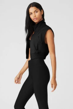 In Motion Vest - Black 8 In Motion Vest - Black -Alo Fashion Store W4477R 01 b1 s1 a3 1 m18