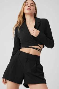 Cropped Status Blazer - Black 9 Cropped Status Blazer - Black -Alo Fashion Store W4489R 01 b1 s1 a4 1 m89 d5a8dd1a 869d 47e9 ac31 493708d0413e