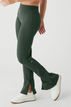 High-Waist Zip It Flare Legging - Dark Cactus 8 High-Waist Zip It Flare Legging - Dark Cactus -Alo Fashion Store W51030R 04059 b1 s1 a2 1 m89