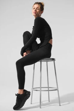 Alosoft High-Waist 7/8 Highlight Legging - Black 10 Alosoft High-Waist 7/8 Highlight Legging - Black -Alo Fashion Store W51104R 01 b1 s1 a4 1 m91