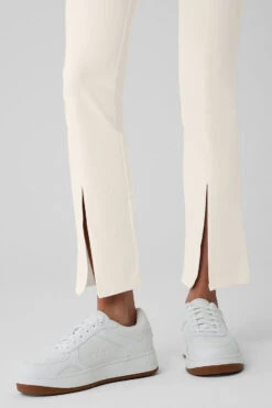 Airbrush High-Waist 7/8 Flutter Legging - Ivory 9 Airbrush High-Waist 7/8 Flutter Legging - Ivory -Alo Fashion Store W51109R 03299 b1 s1 a4 1 m54