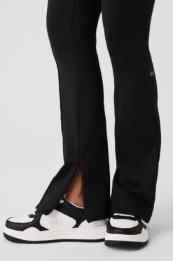 High-Waist 7/8 Zip It Flare Legging - Black -Alo Fashion Store W51115R 01 b1 s1 a4 2 m125