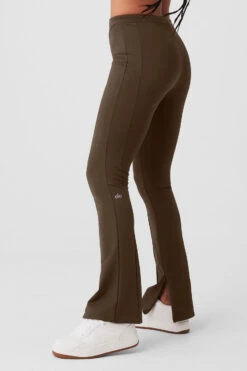 High-Waist 7/8 Zip It Flare Legging - Espresso -Alo Fashion Store W51115R 04064 b1 s1 a2 1 m125
