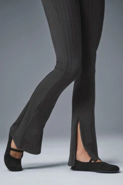 High-Waist Pinstripe Zip It Flare Legging - Anthracite/Black 11 High-Waist Pinstripe Zip It Flare Legging - Anthracite/Black -Alo Fashion Store W51121R 00282 b1 s1 a4 1 m206