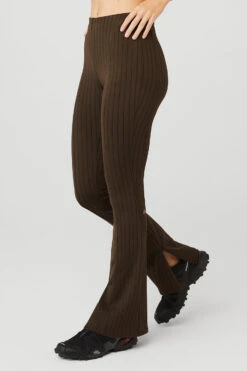 High-Waist Pinstripe Zip It Flare Legging - Espresso/Black 8 High-Waist Pinstripe Zip It Flare Legging - Espresso/Black -Alo Fashion Store W51121R 04101 b1 s1 a2 1 m89