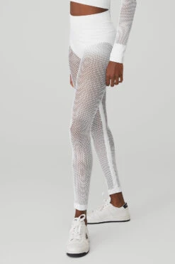 Seamless High-Waist 7/8 Limitless Open Air Legging - White 9 Seamless High-Waist 7/8 Limitless Open Air Legging - White -Alo Fashion Store W51132R 00 b1 s1 a2 1 m100