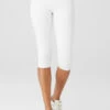 Airbrush V-Cut Define Capri - White -Alo Fashion Store W51164R 00 b1 s1 a1 1 m18 cafdf97c 9d4b 4958 802d 5cf182fc9a74