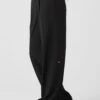 Mid-Rise Showdown Trouser - Black 2 Mid-Rise Showdown Trouser - Black -Alo Fashion Store W51214R 01 b1 s1 a2 1 m125