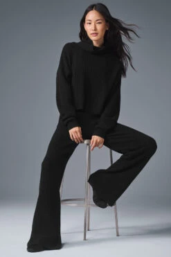 Cashmere High-Waist Plush Waffle Pant - Black 9 Cashmere High-Waist Plush Waffle Pant - Black -Alo Fashion Store W51286R 01 b1 s1 a4 1 m191