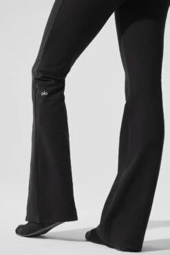 Sway Bootcut Sweatpant - Black 9 Sway Bootcut Sweatpant - Black -Alo Fashion Store W51304R 01 b1 s1 a4 1 m206