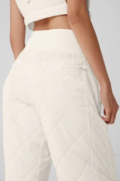 High-Waist Snowrider Puffer Pant - Ivory 10 High-Waist Snowrider Puffer Pant - Ivory -Alo Fashion Store W51351R 03299 b1 s1 a4 1 m54
