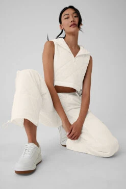 High-Waist Snowrider Puffer Pant - Ivory 11 High-Waist Snowrider Puffer Pant - Ivory -Alo Fashion Store W51351R 03299 b1 s1 a5 1 m54