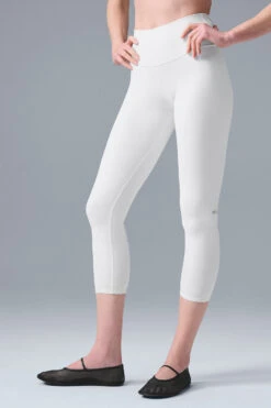 High-Waist Airbrush Capri - White 8 High-Waist Airbrush Capri - White -Alo Fashion Store W5475R 00 b1 s1 a3 1 m184