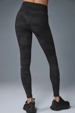 High-Waist Camo Vapor Legging - Black Camouflage 10 High-Waist Camo Vapor Legging - Black Camouflage -Alo Fashion Store W5635R 02539 b1 s1 a24 1 m206