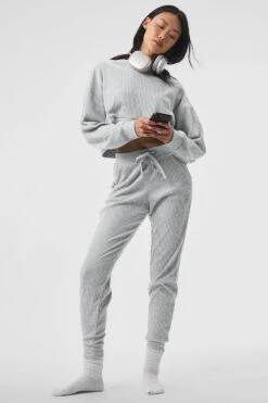 Muse Sweatpant - Athletic Heather Grey 11 Muse Sweatpant - Athletic Heather Grey -Alo Fashion Store W5784R 02910 b1 s1 a5 1 m54