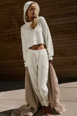 Muse Sweatpant - Ivory 13 Muse Sweatpant - Ivory -Alo Fashion Store W5784R 03299 b2 s1 a1 1 m143