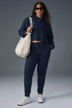 Muse Sweatpant - Navy 17 Muse Sweatpant - Navy -Alo Fashion Store W5784R 03842 b1 s1 a4 1 m182