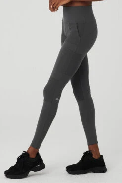 High-Waist Cargo Legging - Anthracite 8 High-Waist Cargo Legging - Anthracite -Alo Fashion Store W5874R 02125 b1 s1 a3 1 m100