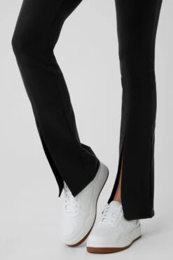 Airbrush High-Waist Flutter Legging - Black -Alo Fashion Store W5946R 01 b1 s1 a4 1 m54 b3514247 3036 4c2d b646 1ab9da74555f