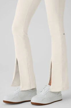 Airbrush High-Waist Flutter Legging - Ivory 9 Airbrush High-Waist Flutter Legging - Ivory -Alo Fashion Store W5946R 03299 b1 s1 a4 1 m54