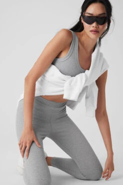 Ribbed High-Waist 7/8 Blissful Legging - Athletic Heather Grey -Alo Fashion Store W5987R 02910 b1 s1 a4 2 m54