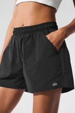 Alumni Short - Black -Alo Fashion Store W6273R 01 b1 s1 a4 1 m76 96a80f99 6108 4c26 bcb3 f1391ff87d5f