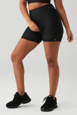 5" Airlift High-Waist Laser Cut Speedy Short - Black 8 5" Airlift High-Waist Laser Cut Speedy Short - Black -Alo Fashion Store W6302R 01 b1 s4 a3 1 m135