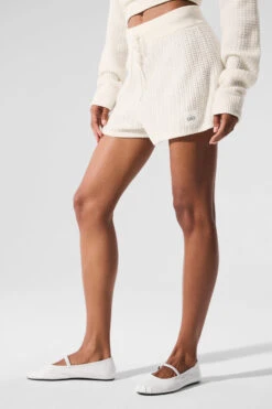Cashmere High-Waist Plush Waffle Short - Ivory -Alo Fashion Store W6342R 03299 b1 s1 a3 1 m76