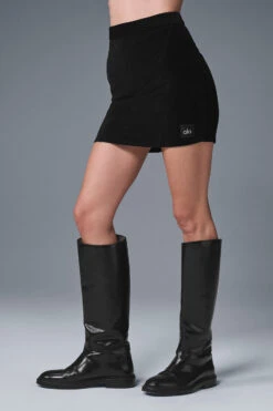 Micro Corduroy Winter Break Mini Skirt - Black 10 Micro Corduroy Winter Break Mini Skirt - Black -Alo Fashion Store W6391R 01 b1 s1 a4 1 m91