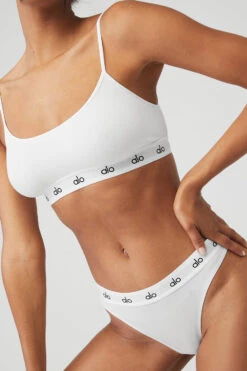 Icon Cami Bra - White 9 Icon Cami Bra - White -Alo Fashion Store W9425R 00 b1 s1 a4 1 m18 466380d5 f533 4ffa ad40 ab55bc37def7